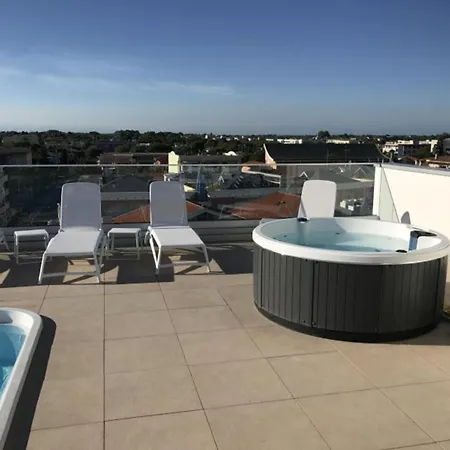 شقة Charming With A Rooftop Pool *