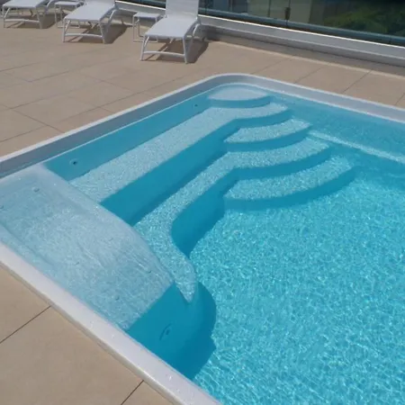 Charming With A Rooftop Pool بيبيوني
