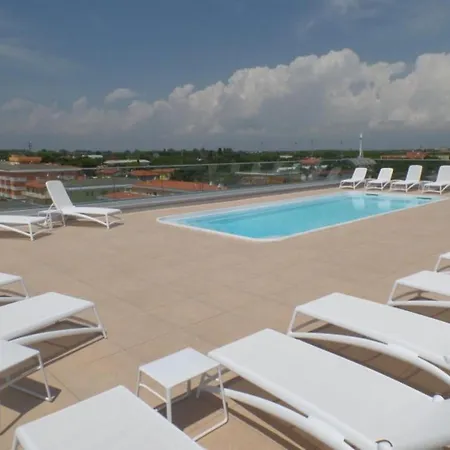 Charming With A Rooftop Pool شقة *